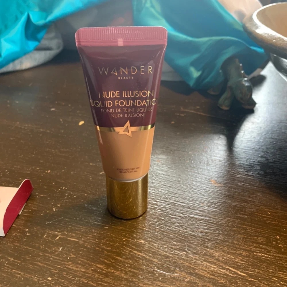 Wander beauty‎ nude illusion liquid foundation in Rich. New in box